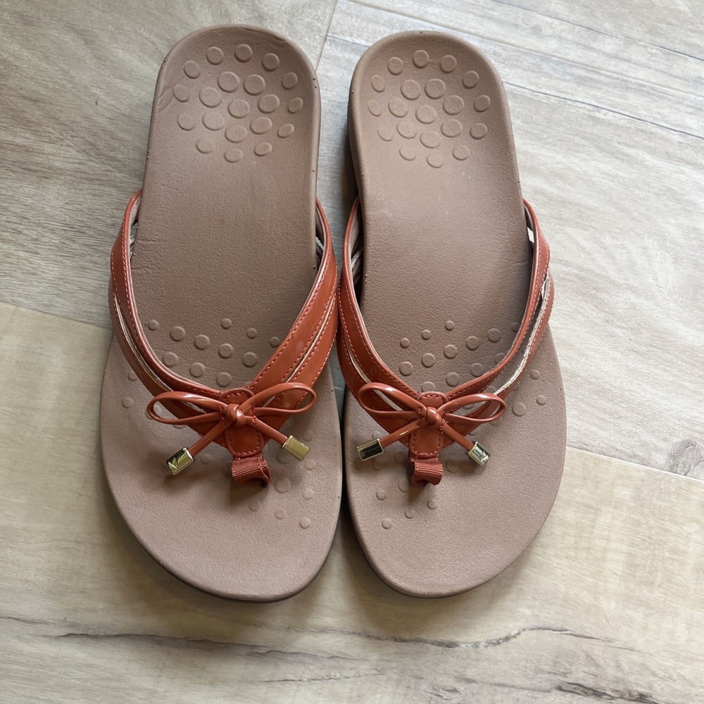 Vionic Women's Size 10 Bella II Orange Flip Flop Thong Sandals, Orthotic